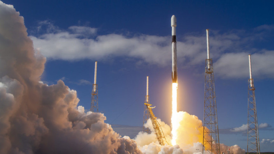 SpaceX извежда туристи в космоса до 2 г. | StandartNews.com