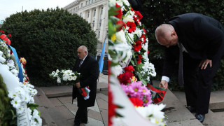 Премиер и министри се поклониха на Апостола (СНИМКИ)