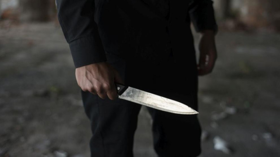 Мъж нападна две момичета с нож | StandartNews.com