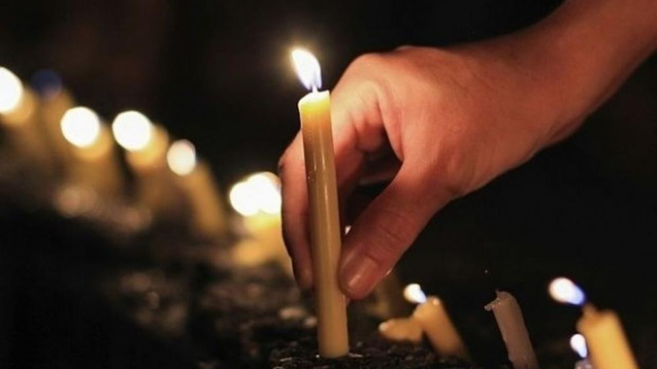 На Задушница Църквата се моли за покойните си чеда | StandartNews.com