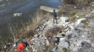 Двама задържани за замърсяването на Юговска