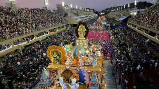 7 милиона танцуват самба на карнавала в Рио