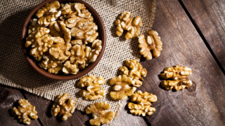 Яжте орехи, за да намалите стреса