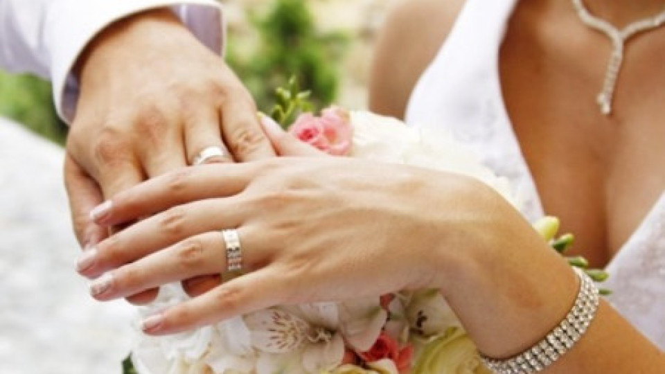 Кмет дава 1000 лева на ергените, които се оженят до 8 март | StandartNews.com