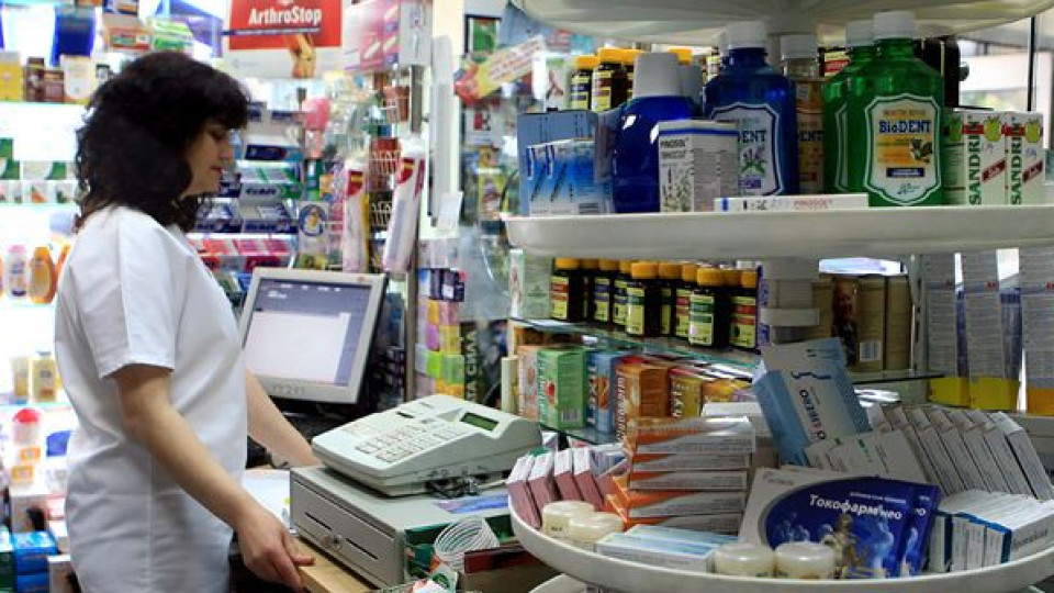 Спешно осигуряват спирт и маски за аптеките | StandartNews.com