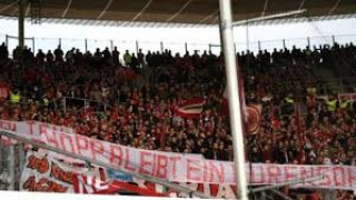 Уникален скандал на дербито в Бундеслигата