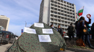 Без прошка: Медсестрите на безсрочен протест