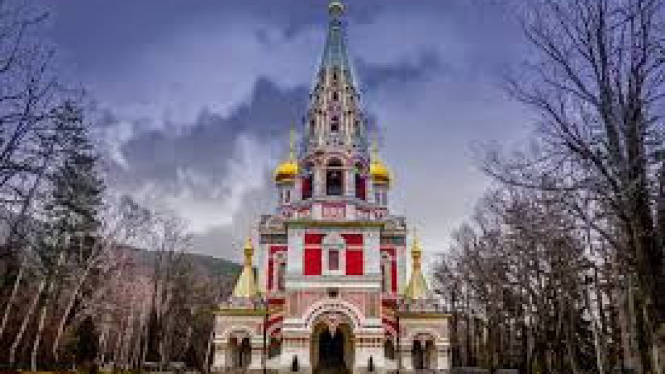 Руши се 53-метровата кула на шипченския манастир | StandartNews.com