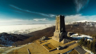 80 живи опълченци откриват паметника на Шипка