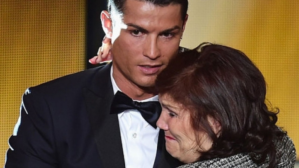 Удар за Роналдо, приеха майка му в болница | StandartNews.com