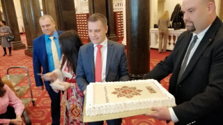 ВМРО с подарък за журналистите в парламента