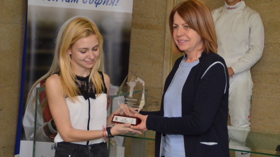 Йорданка Фандъкова връчи специален приз на Йоана Илиева | StandartNews.com