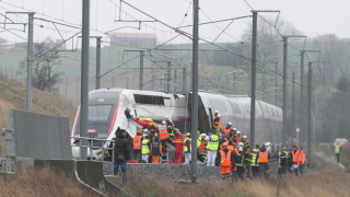 Дерайлира високоскоростен влак във Франция