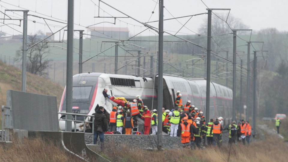 Дерайлира високоскоростен влак във Франция | StandartNews.com