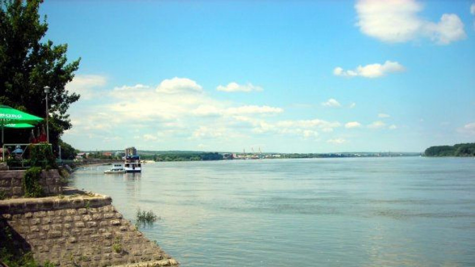 Над сто души преплуваха Дунав, разхлаждат се от адската жега | StandartNews.com
