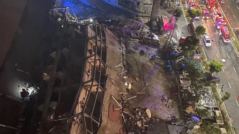 Извадиха 34 от рухналия хотел в Китай (Обновена) | StandartNews.com