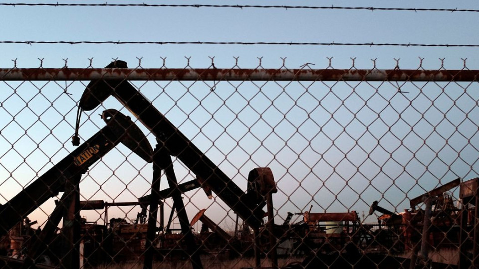 Ново дъно! Цената на петрола - под 25 долара | StandartNews.com