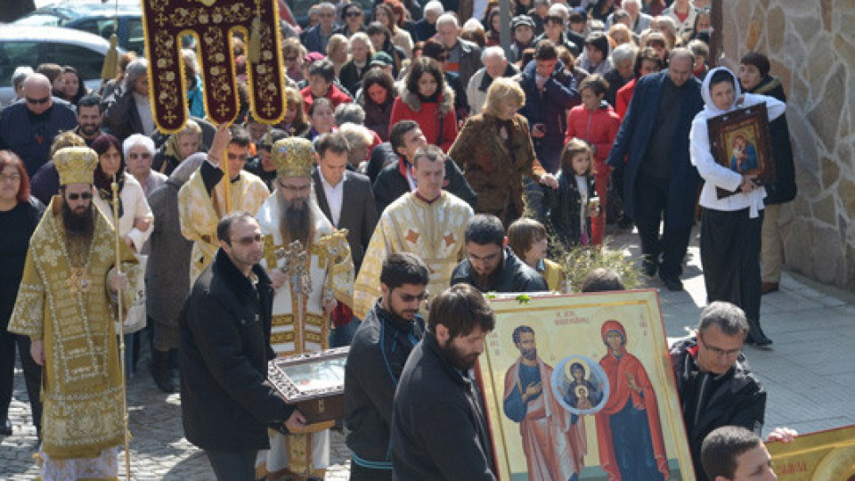 Почитаме победата на Православието над ереста | StandartNews.com