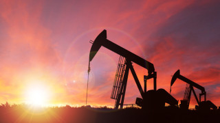 Срив в цената на петрола с над 31%