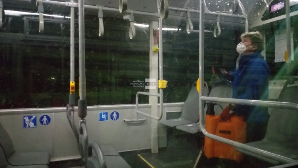 Отново дезинфекцират градския транспорт в София | StandartNews.com
