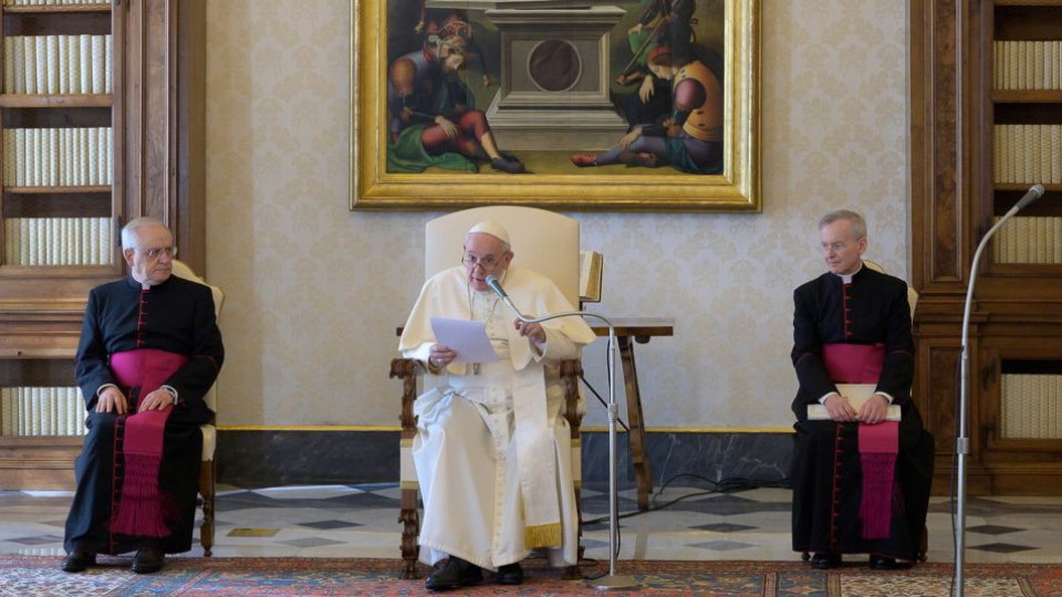 На метър от папата | StandartNews.com