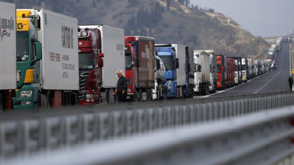 Спряха тежките камиони през "Кулата-Промахон" | StandartNews.com