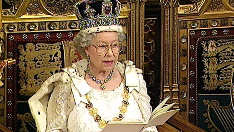 Кралица Елизабет II се премести в Уиндзор | StandartNews.com