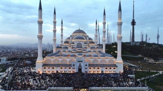 Без молитви по джамиите в Турция