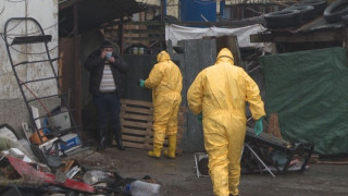 Извозиха опасните химикали от завода във Враца