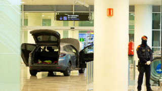 Албанци атакуваха с кола летището в Барселона