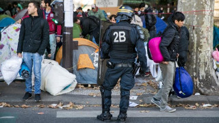 Френската полиция евакуира бежански лагер