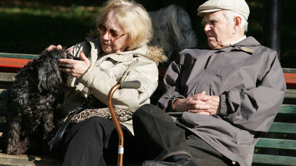 Преизчисляват служебно 258 000 пенсии | StandartNews.com