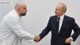 Заразен лекар разходил Путин из болницата