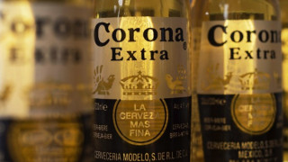 Бягат от бирата Corona в магазините