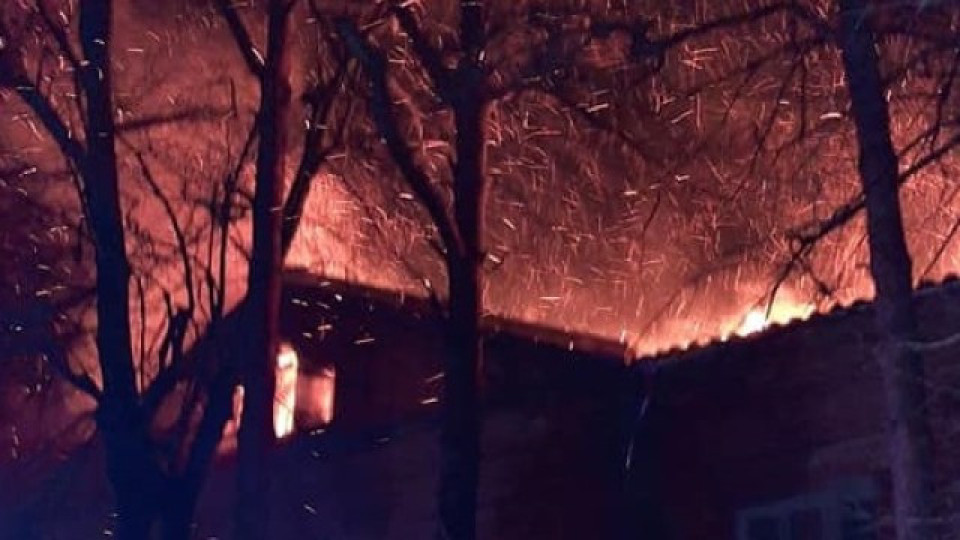Пожар унищожи Старата митрополия в Търново | StandartNews.com