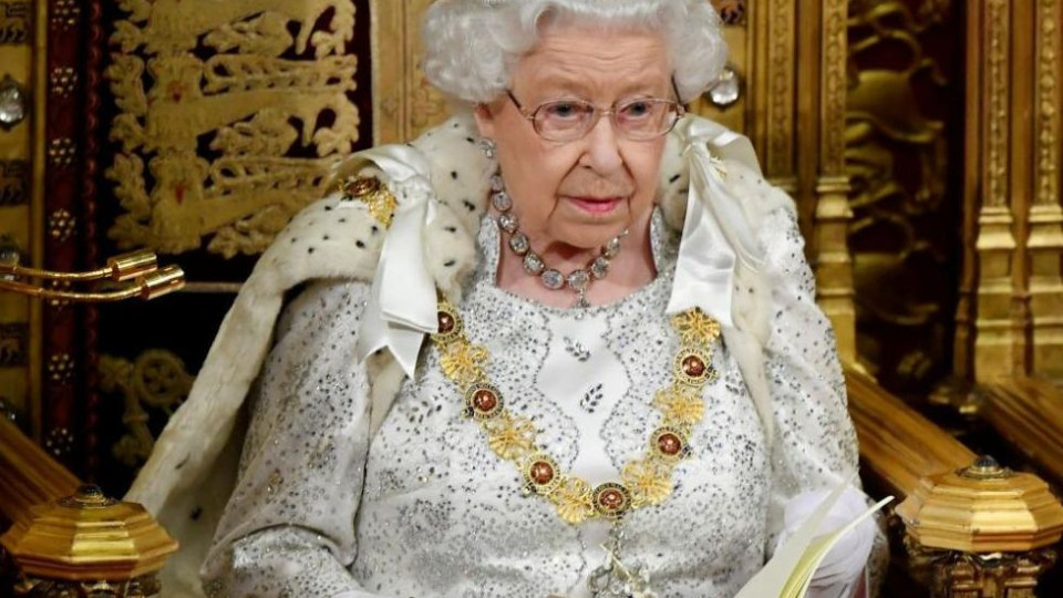 Елизабет II окуражава поданиците | StandartNews.com