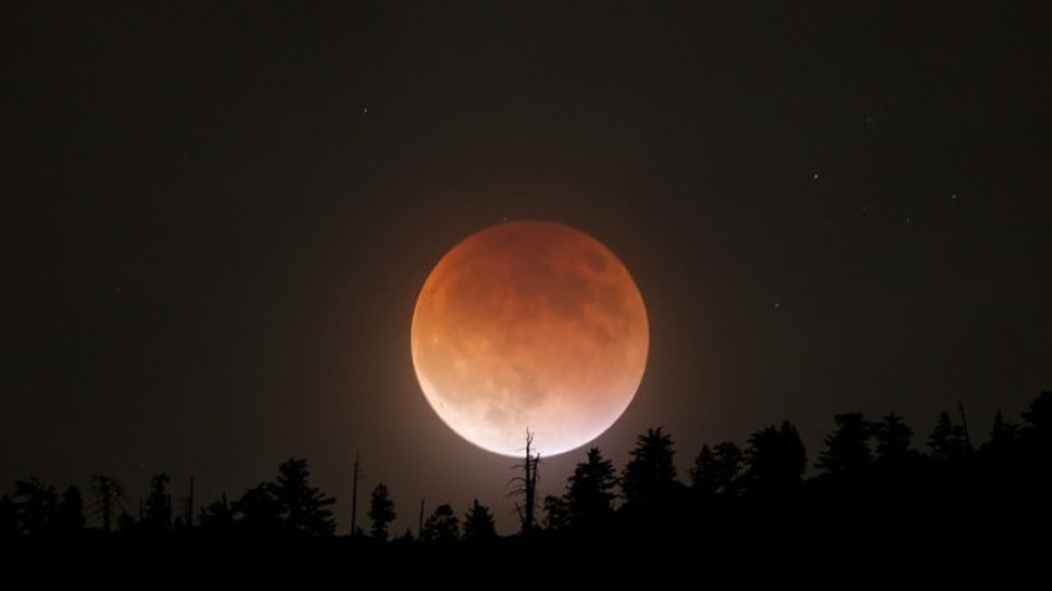 Наблюдаваме най-голямата за годината Супер Луна | StandartNews.com