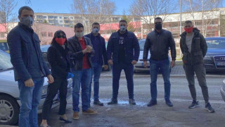 Тимуровските команди на БСП-София даряват на сирачета