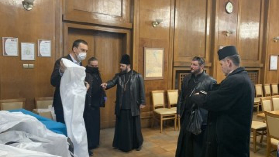 Бургаски свещеници: Останете си вкъщи за празниците! | StandartNews.com