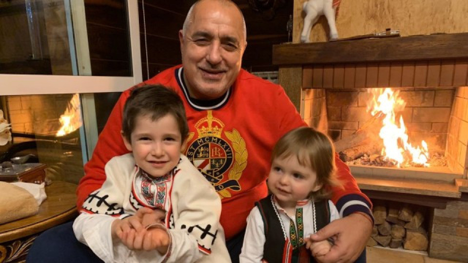 Борисов стои далеч от внуците | StandartNews.com