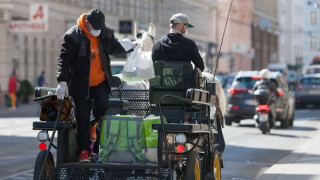 Файтони доставят храна по домовете