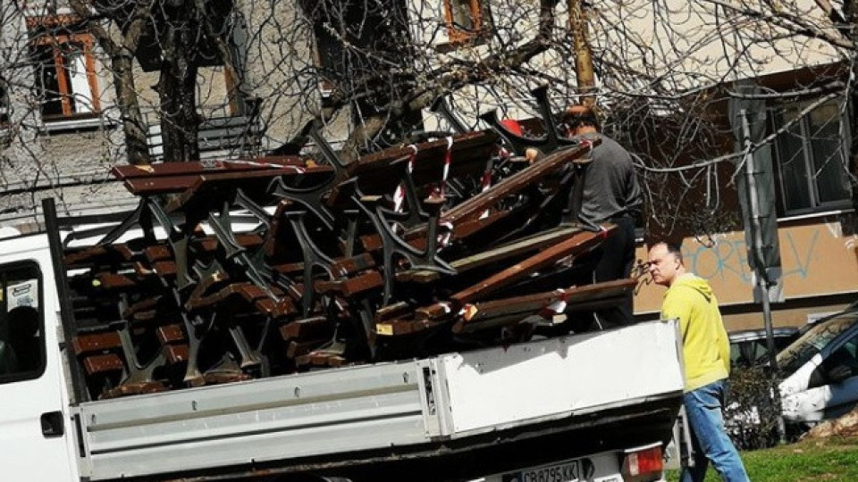 Демонтират пейките и в София | StandartNews.com
