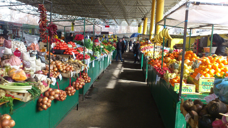 Търговците без наеми докато пазарите в София са затворени | StandartNews.com
