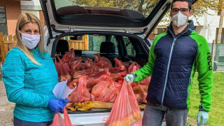 Звездата ни в сноуборда дари храни в Чепеларе