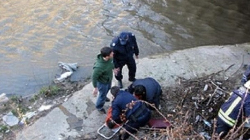 Мъртвец върху шумопочистваща скара в Мездра | StandartNews.com