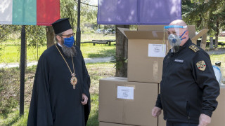 Църквата дари предпазни шлемове на жандармерията