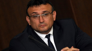 Бонуси за полицаите на фронтовата линия с вируса