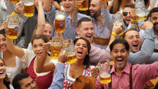 Германците се готвят да се наливат с бира.Ето кога