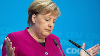 Меркел бясна на оргиите по парковете