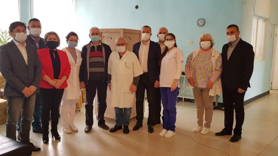 Пеевски дари респиратор на болницата в Дулово | StandartNews.com